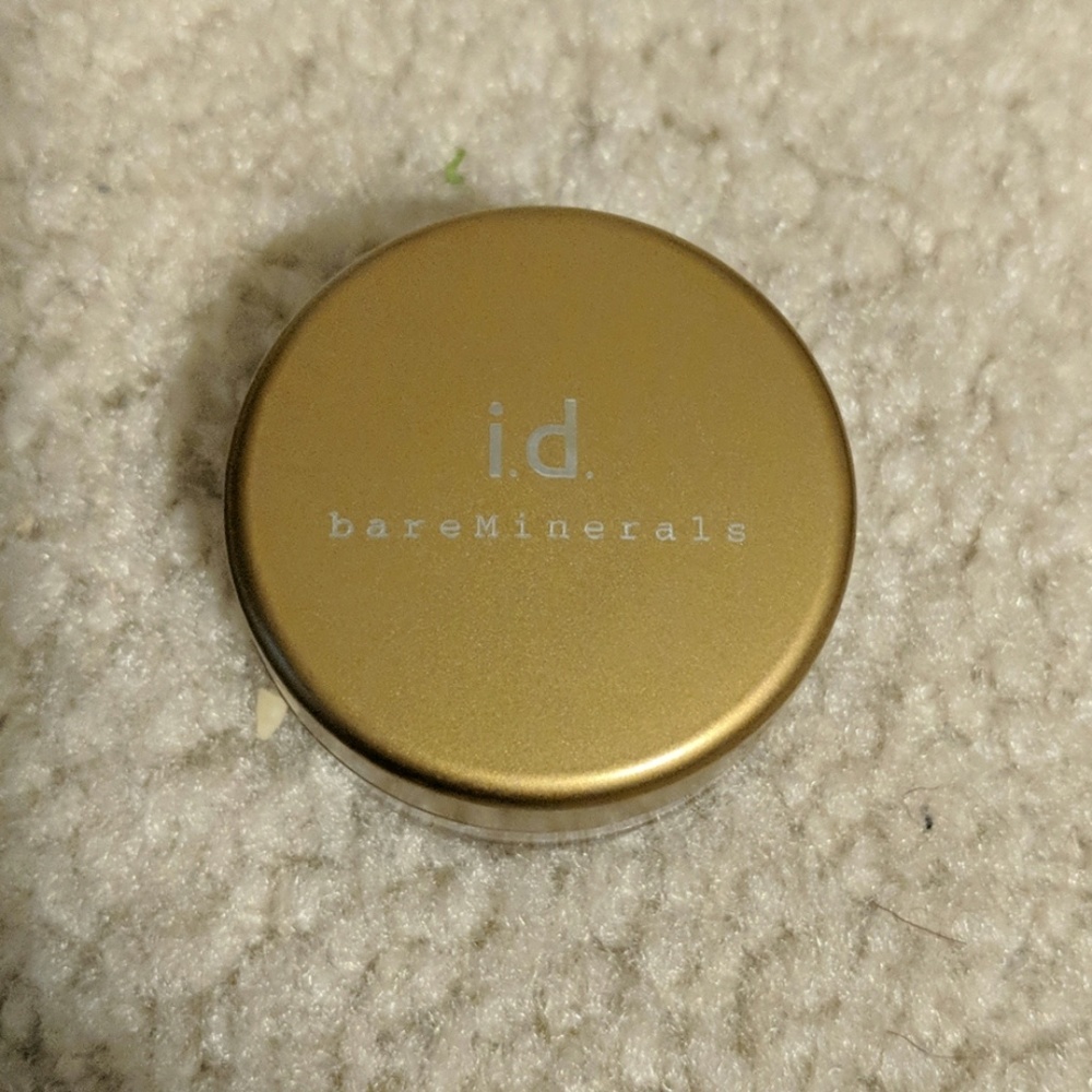 Bare minerals highlighting powder